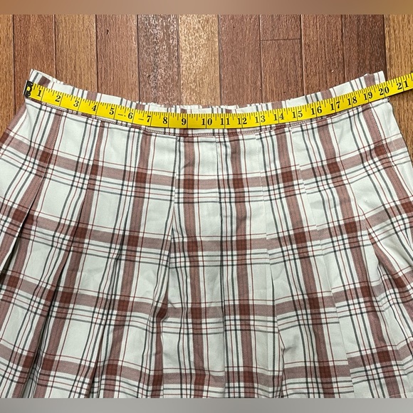 Aerie Class Act Pleated Skirt in the color Twilight - Picture 10 of 13